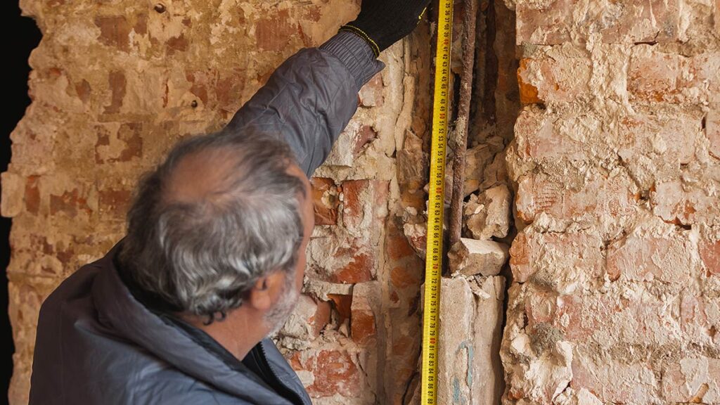 herstel werkzaamheden muur